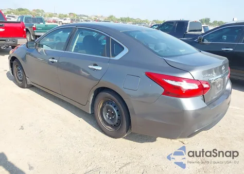 2017 Nissan Altima 2.5 S z USA, uszkodzony, nr VIN 1N4AL3AP8HC279531